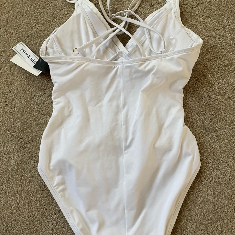 La Blanca White Island goodness swim one piece NWT - Picture 4 of 7